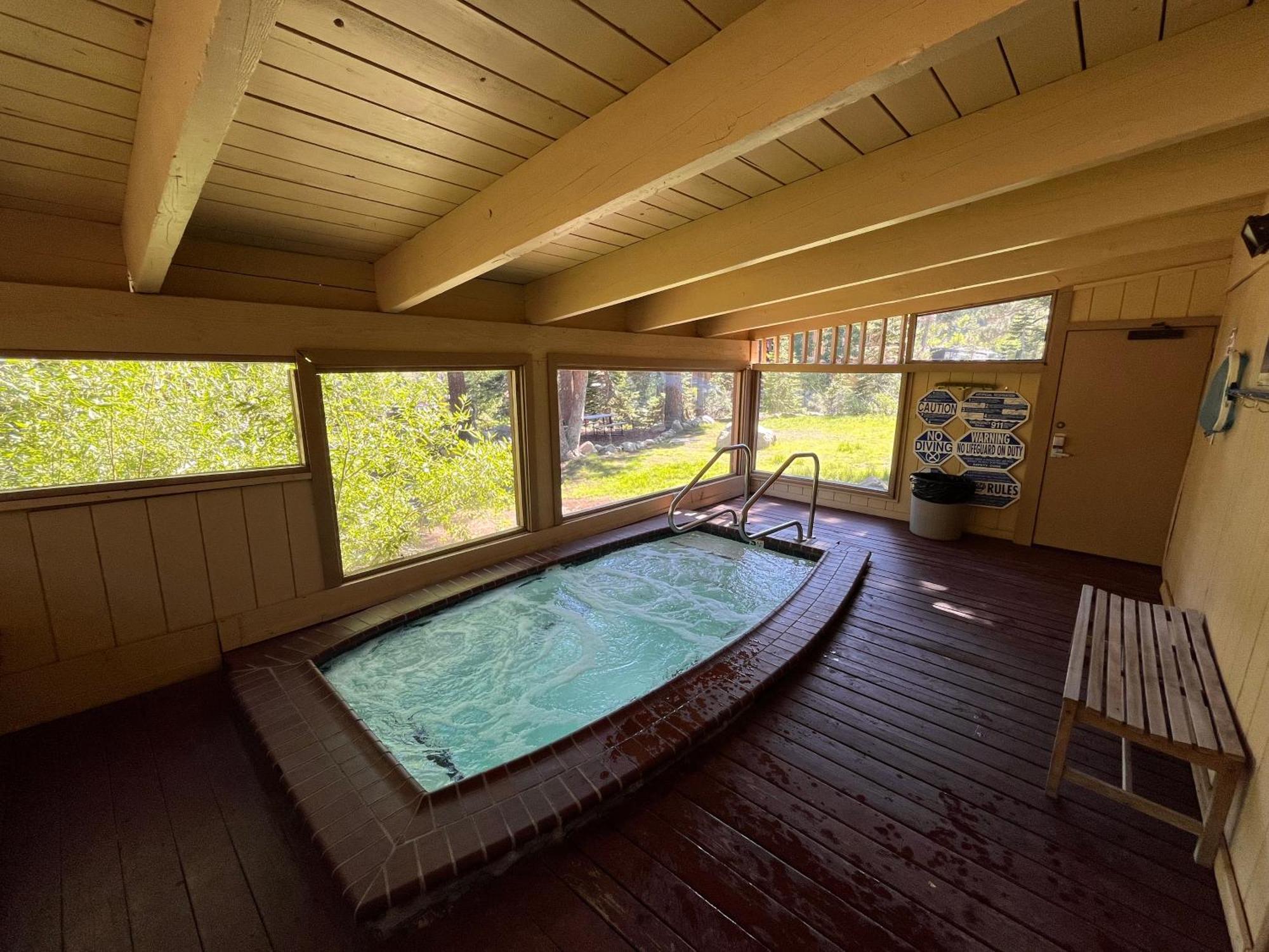 Tastefully Remodeled Condo At Mammoth Ski & Racquet Club, Hot Tub, Garage, 10 Min Walk To Ski Lifts マンモス・レイクス エクステリア 写真