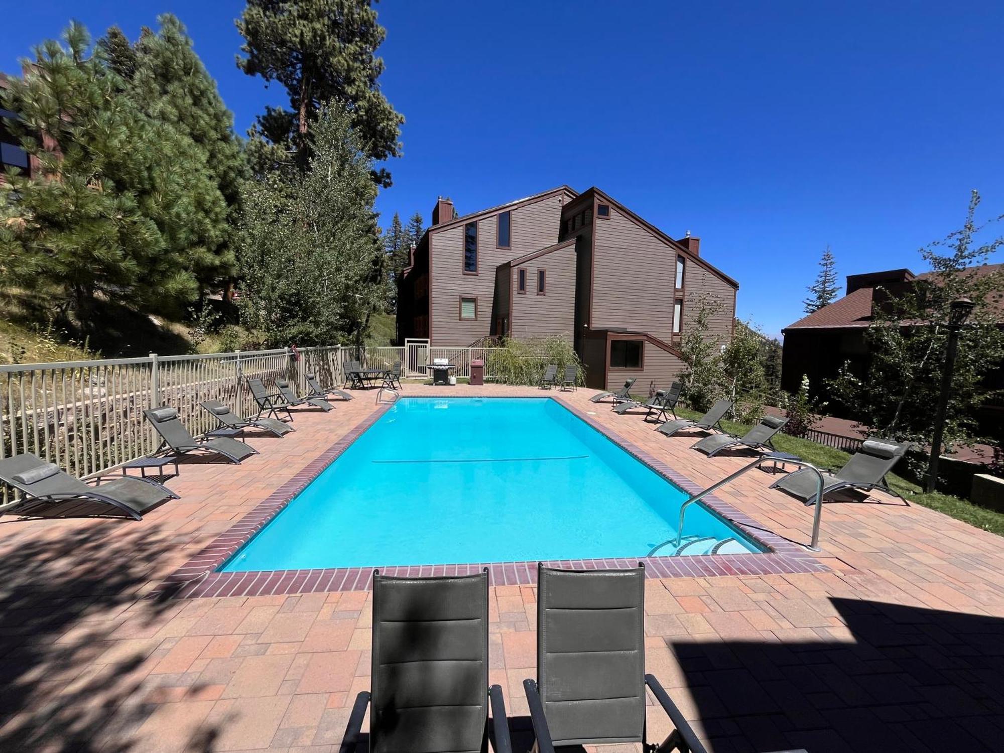 Tastefully Remodeled Condo At Mammoth Ski & Racquet Club, Hot Tub, Garage, 10 Min Walk To Ski Lifts マンモス・レイクス エクステリア 写真