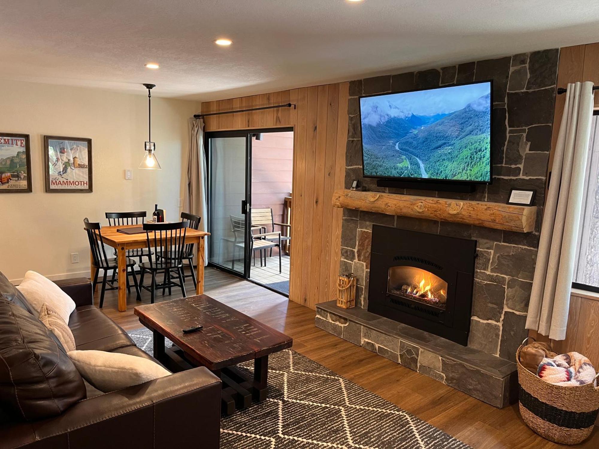 Tastefully Remodeled Condo At Mammoth Ski & Racquet Club, Hot Tub, Garage, 10 Min Walk To Ski Lifts マンモス・レイクス エクステリア 写真