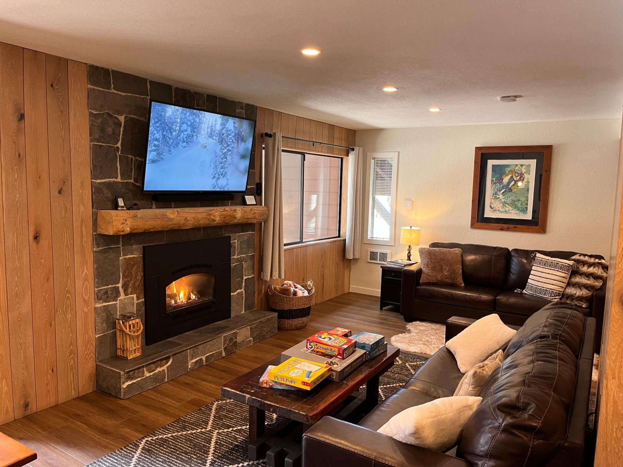 Tastefully Remodeled Condo At Mammoth Ski & Racquet Club, Hot Tub, Garage, 10 Min Walk To Ski Lifts マンモス・レイクス エクステリア 写真