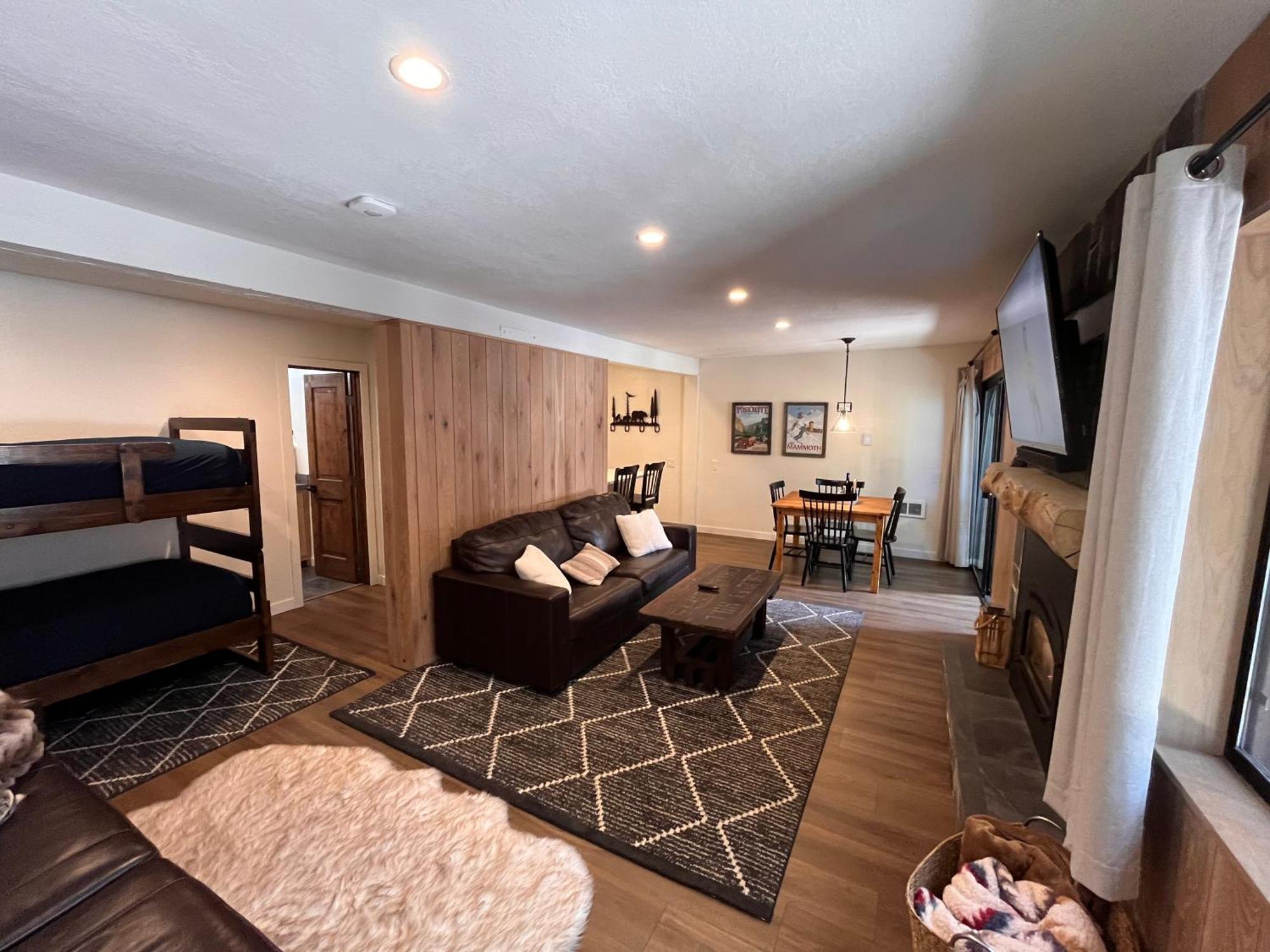 Tastefully Remodeled Condo At Mammoth Ski & Racquet Club, Hot Tub, Garage, 10 Min Walk To Ski Lifts マンモス・レイクス エクステリア 写真