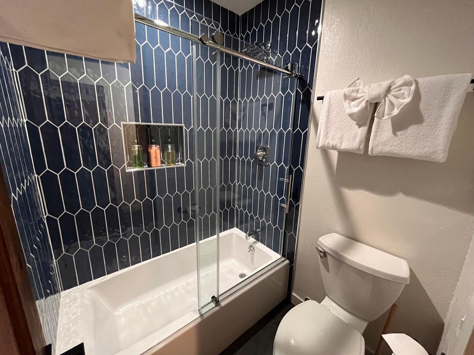 Tastefully Remodeled Condo At Mammoth Ski & Racquet Club, Hot Tub, Garage, 10 Min Walk To Ski Lifts マンモス・レイクス エクステリア 写真