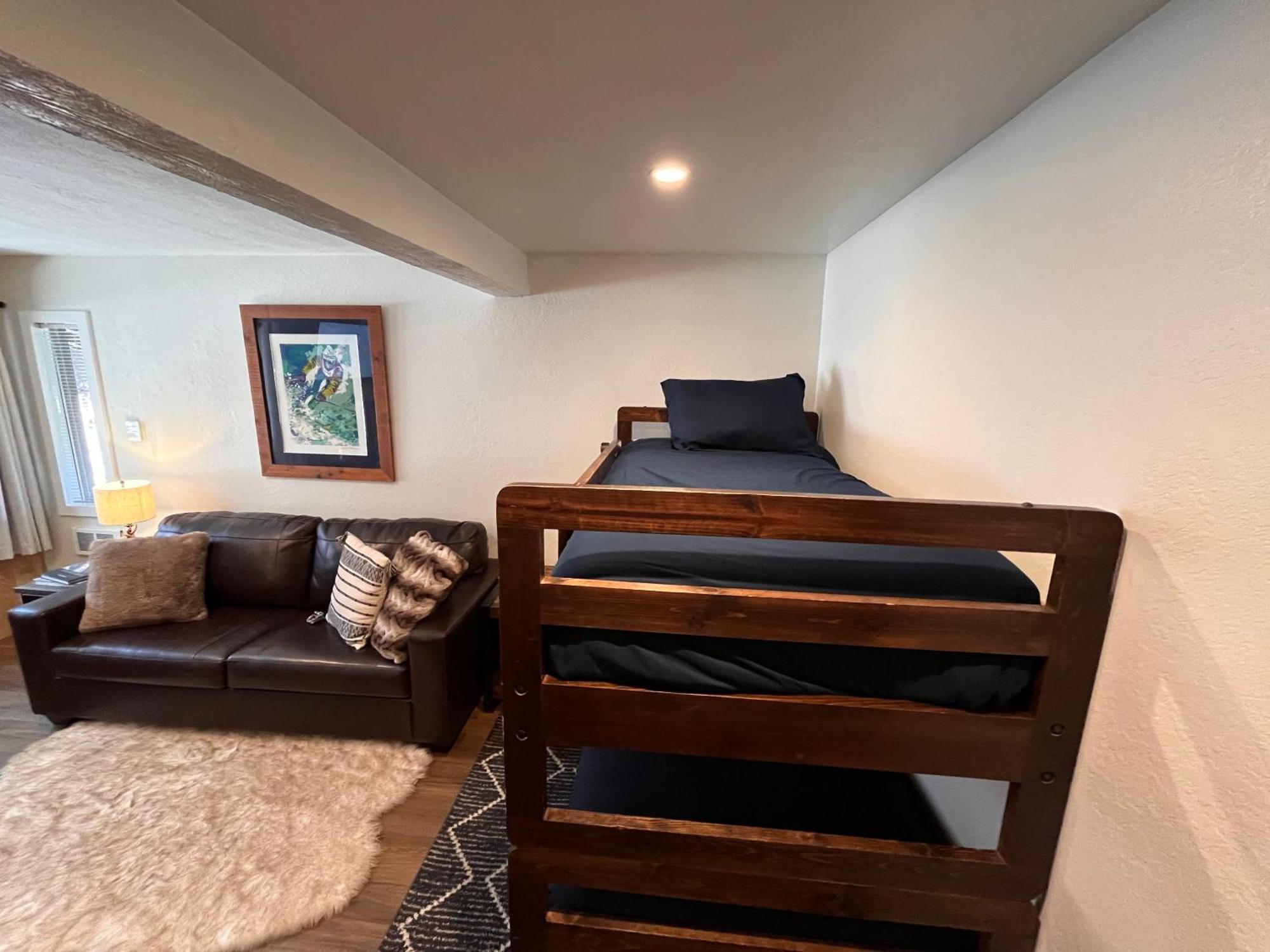Tastefully Remodeled Condo At Mammoth Ski & Racquet Club, Hot Tub, Garage, 10 Min Walk To Ski Lifts マンモス・レイクス エクステリア 写真