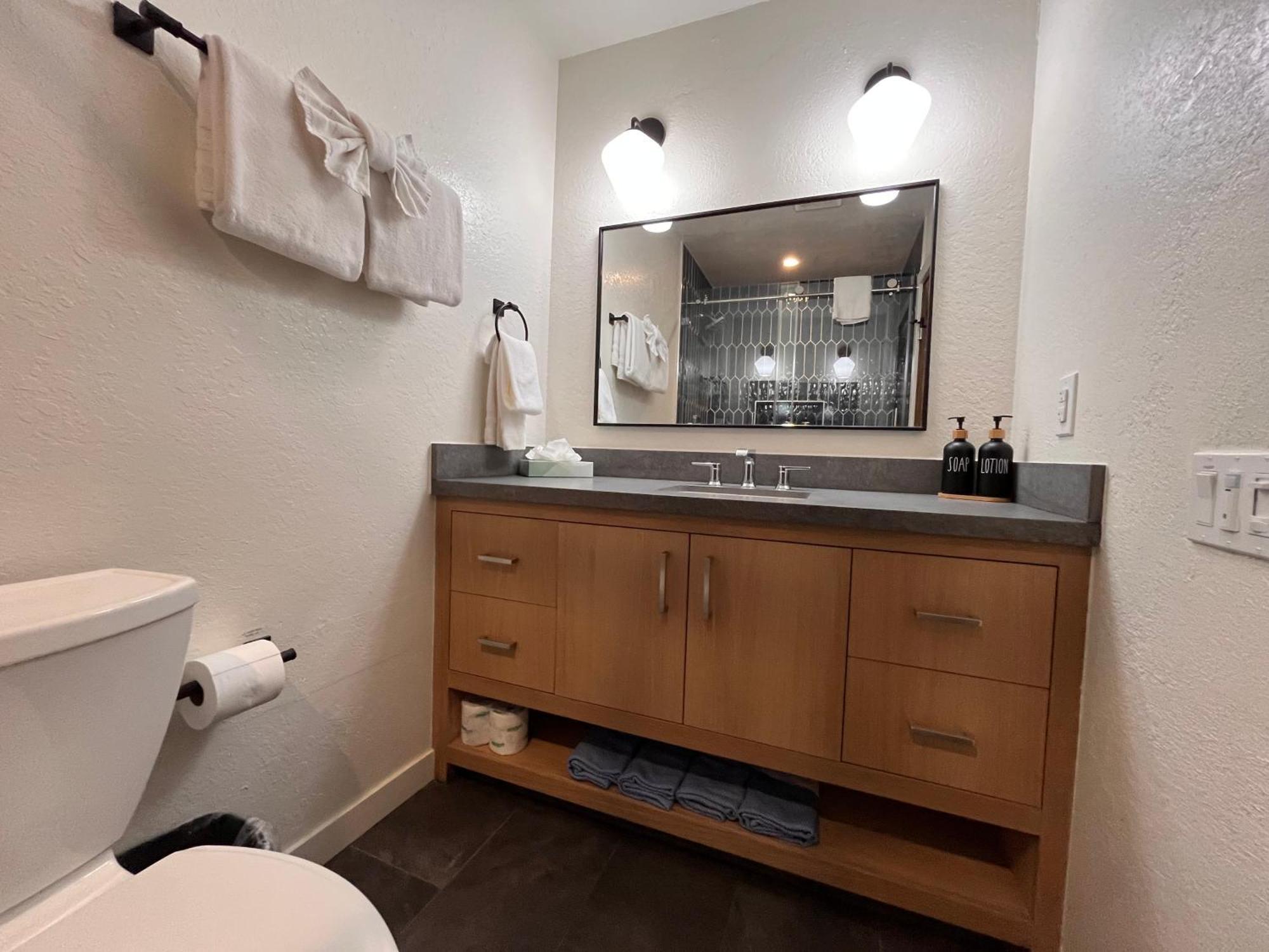 Tastefully Remodeled Condo At Mammoth Ski & Racquet Club, Hot Tub, Garage, 10 Min Walk To Ski Lifts マンモス・レイクス エクステリア 写真