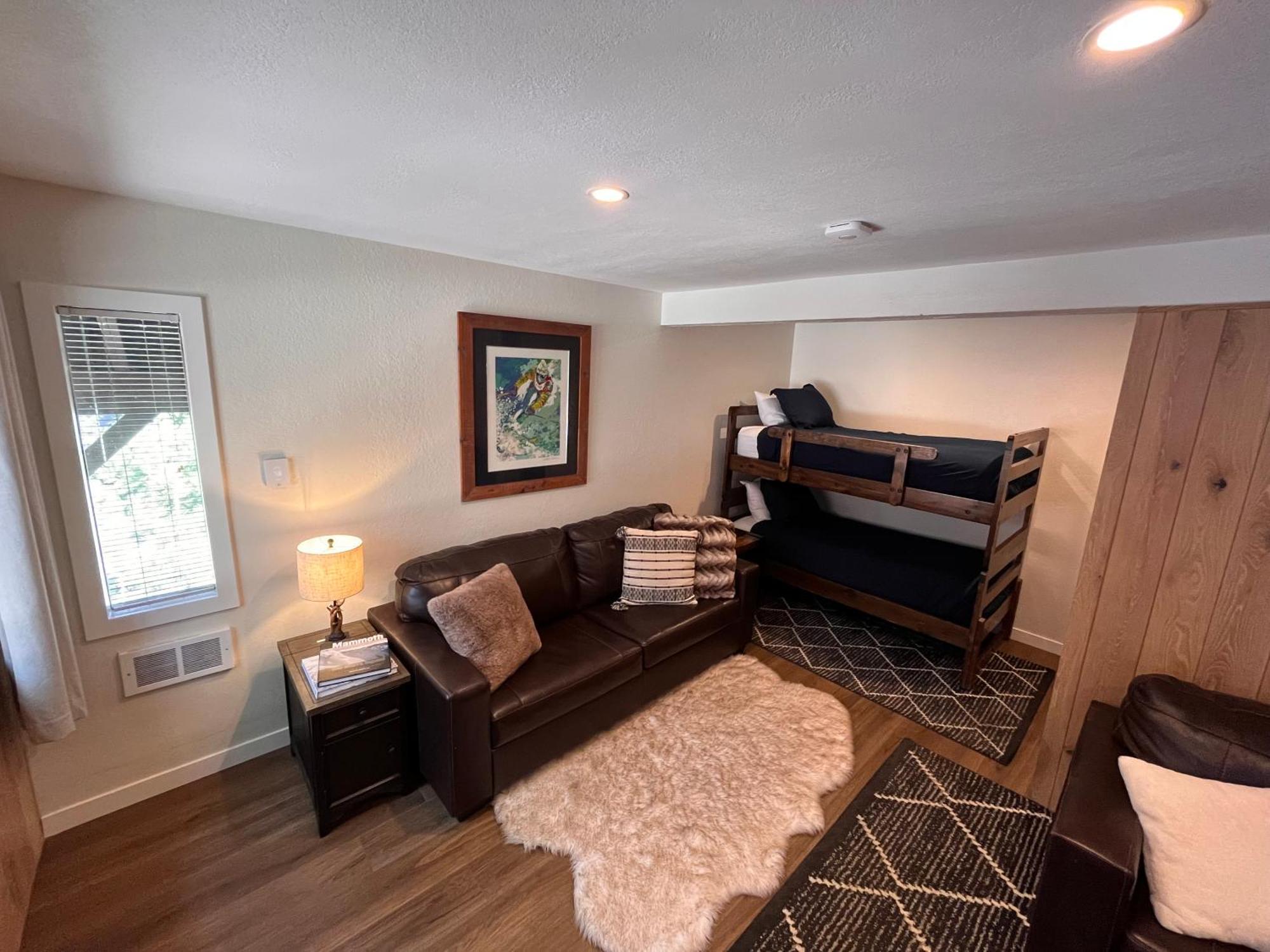 Tastefully Remodeled Condo At Mammoth Ski & Racquet Club, Hot Tub, Garage, 10 Min Walk To Ski Lifts マンモス・レイクス エクステリア 写真