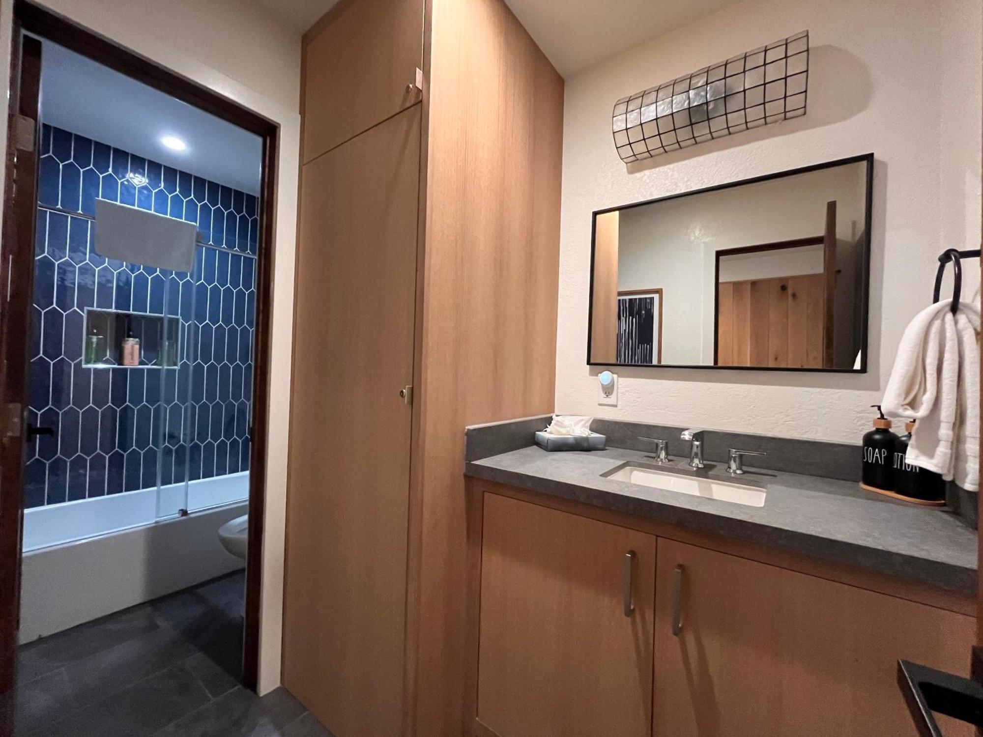 Tastefully Remodeled Condo At Mammoth Ski & Racquet Club, Hot Tub, Garage, 10 Min Walk To Ski Lifts マンモス・レイクス エクステリア 写真